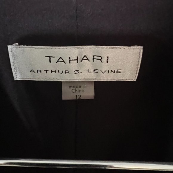 Tahari Brand Suite neve worn. - Picture 3 of 4